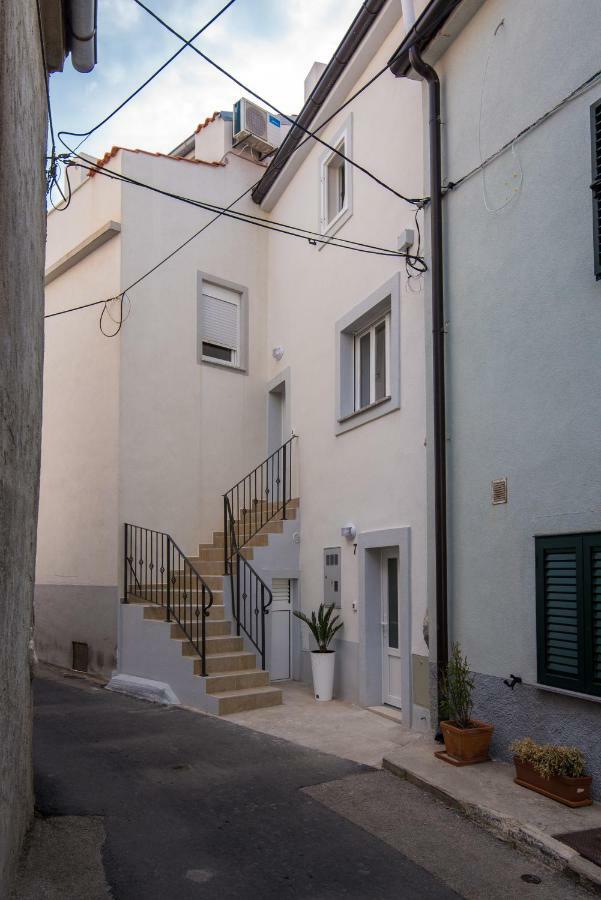 Apartments Tara Vrbnik Exterior photo