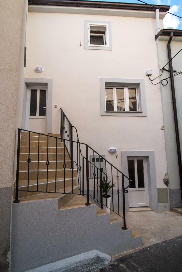 Apartments Tara Vrbnik Exterior photo